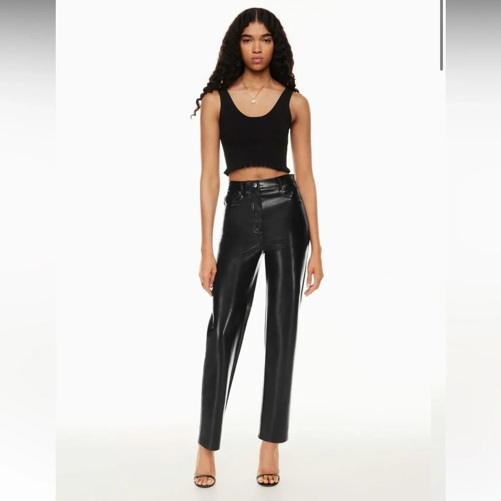 Aritzia Wilfred sz 0 Vegan leather black pants in excellent like-new condition